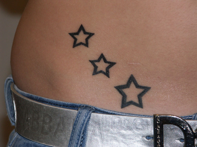 Tatouage Trois Etoiles Au Ventre